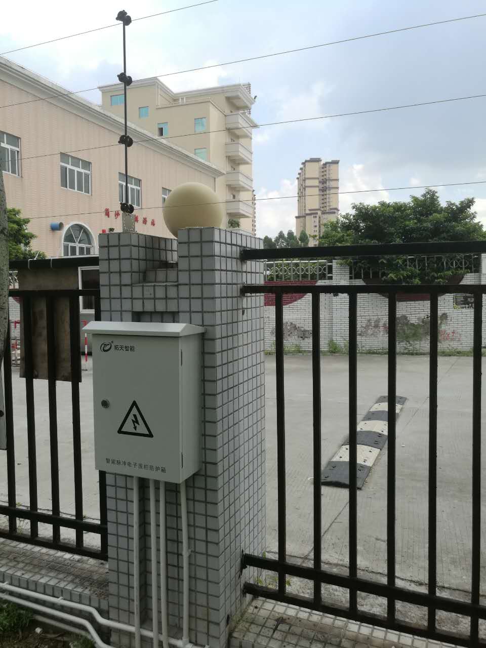 東莞某工廠(chǎng)電子圍欄安裝案例
