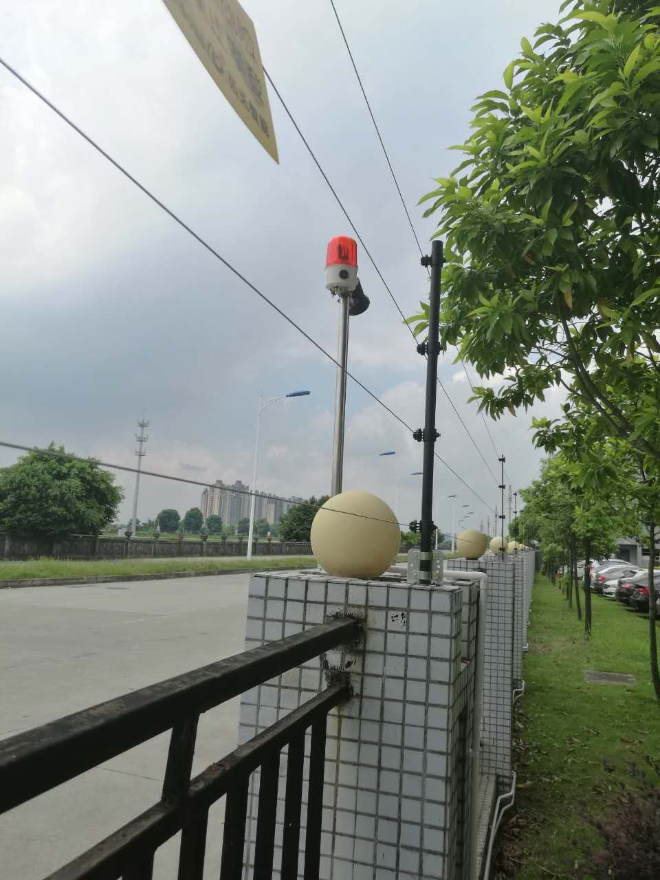 東莞某工廠(chǎng)電子圍欄安裝案例