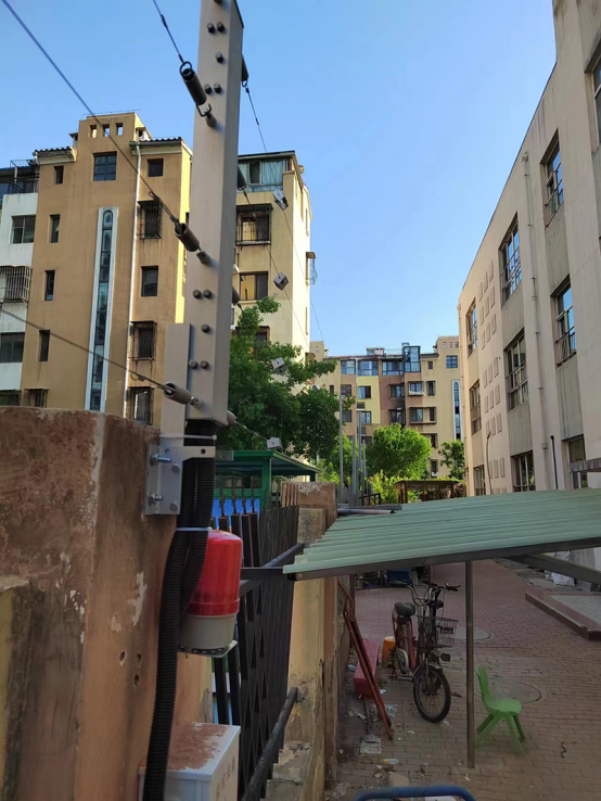 學(xué)校安裝電子圍欄的必要性，學(xué)生翻墻外出感染